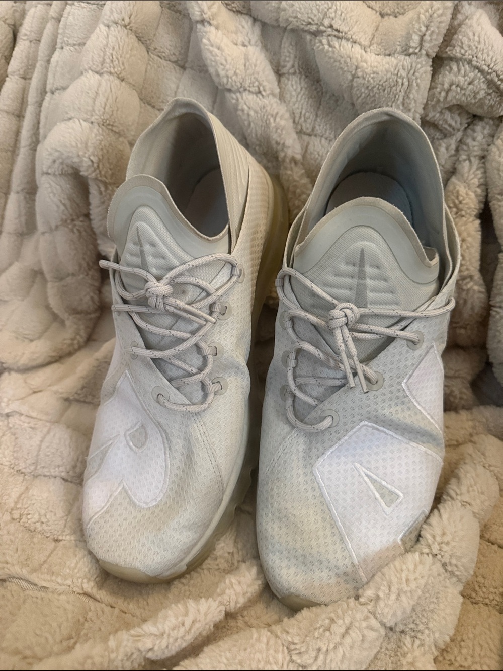 Nike Men's Athletic Sneakers in Off-White and Light Gray